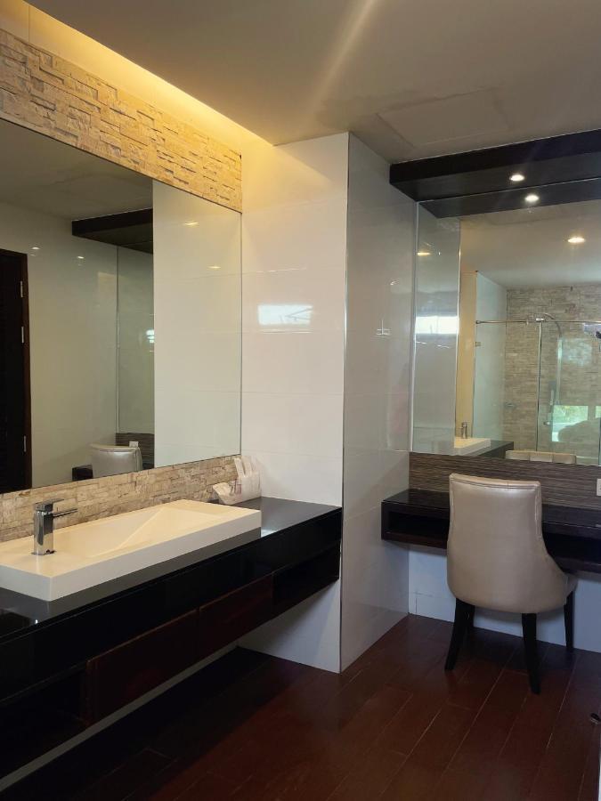 The Regent Bangtao Apartments Pantai Bang Tao Luaran gambar